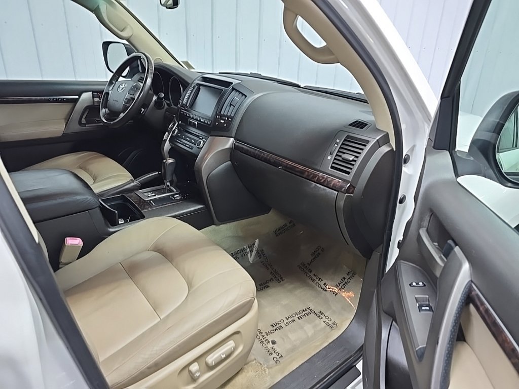 Used 2008 Toyota Land Cruiser w/ Upgrade Pkg AWD/4WD image 16