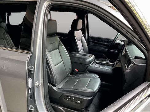 Used 2023 GMC Yukon Denali RWD image 8