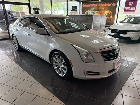 Used 2017 Cadillac XTS Luxury FWD image 4
