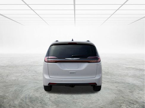 New 2025 Chrysler Pacifica Pinnacle w/ Trailer Tow Group image 7