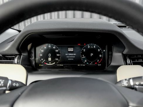 Used 2025 Land Rover Discovery Sport S image 12