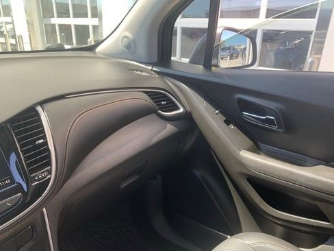 Used 2019 Chevrolet Trax LT w/ LT Convenience Package FWD image 15