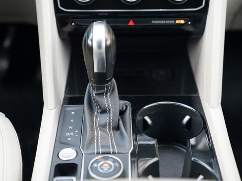 Used 2022 Volkswagen Atlas SE image 34