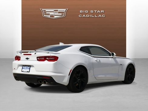 Used 2021 Chevrolet Camaro LT w/ Technology Package image 5