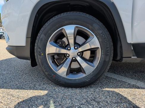 Used 2020 Jeep Cherokee Limited AWD/4WD image 32
