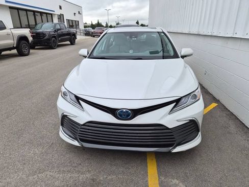 Used 2024 Toyota Camry XLE w/ Navigation Package FWD image 2