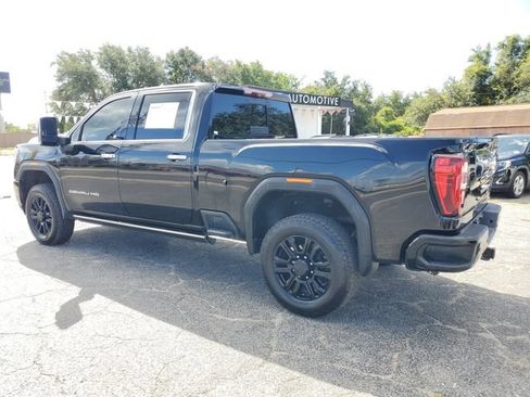 Used 2022 GMC Sierra 2500 Denali w/ Denali Black Diamond Edition AWD/4WD image 3