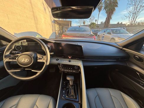 Used 2025 Hyundai Elantra Limited image 33