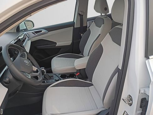 New 2025 Volkswagen Taos SE image 9