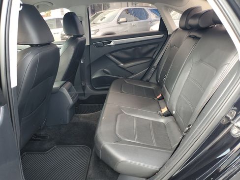 Used 2017 Volkswagen Passat 1.8T R-Line image 27