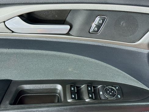 Used 2020 Ford Fusion SE FWD image 23