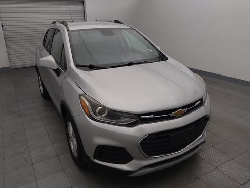 Used 2021 Chevrolet Trax LT w/ LT Convenience Package FWD image 14