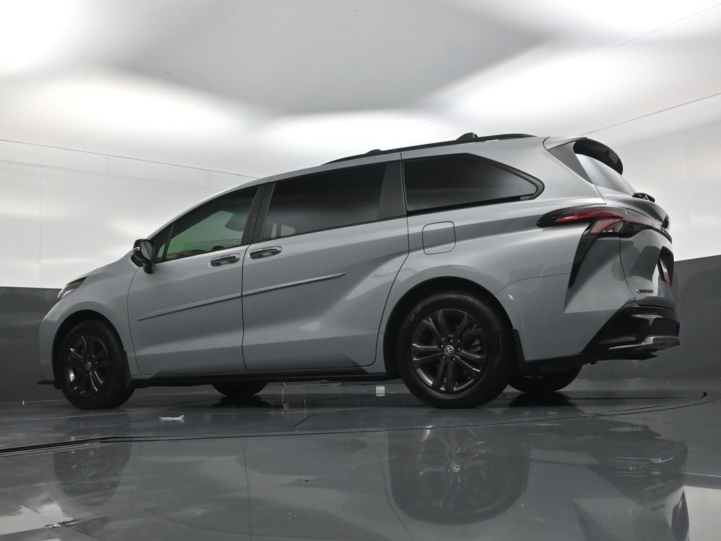 Used 2025 Toyota Sienna XSE w/ XSE Premium Package AWD/4WD image 21