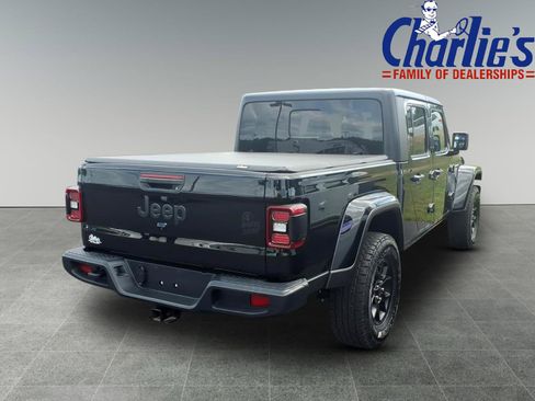 Used 2025 Jeep Gladiator Sport AWD/4WD image 4
