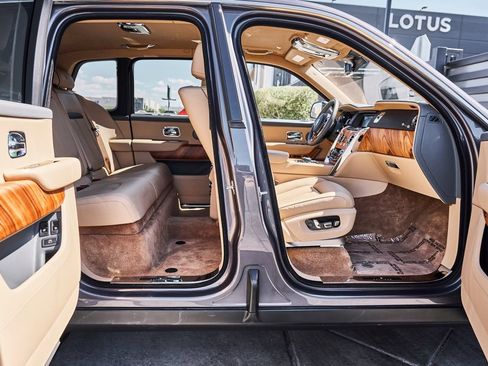 Used 2020 Rolls-Royce Cullinan AWD/4WD image 18