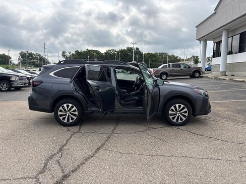 Used 2024 Subaru Outback Premium AWD/4WD image 8