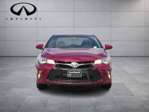 Used 2016 Toyota Camry SE image 2