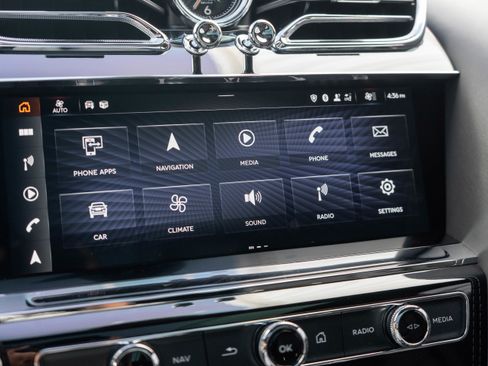 Used 2022 Bentley Bentayga image 24