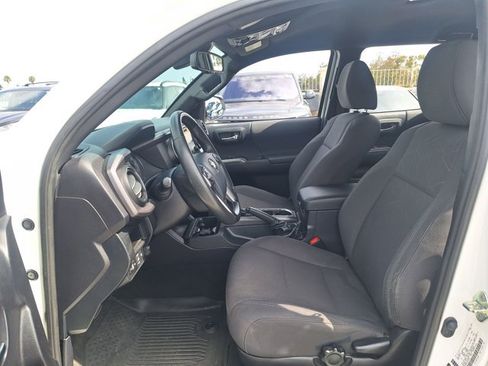 Used 2019 Toyota Tacoma TRD Off-Road AWD/4WD image 9