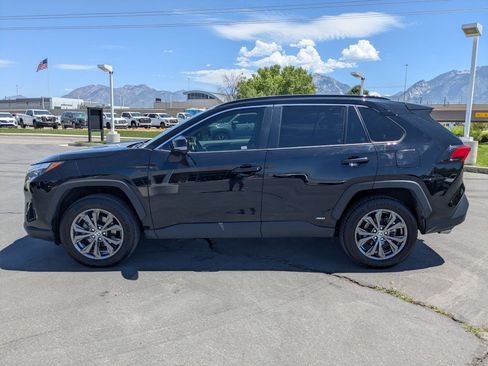 Used 2022 Toyota RAV4 XLE Premium AWD/4WD image 3