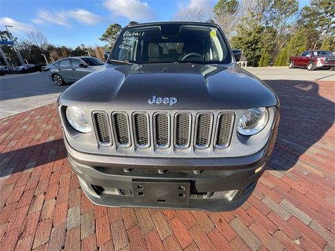 Used 2018 Jeep Renegade Latitude image 2