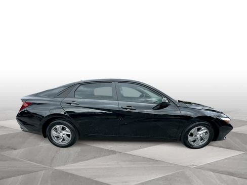 Used 2024 Hyundai Elantra SE FWD image 9