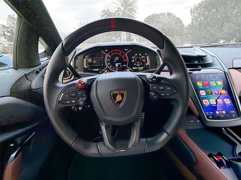 Used 2024 Lamborghini Revuelto image 4