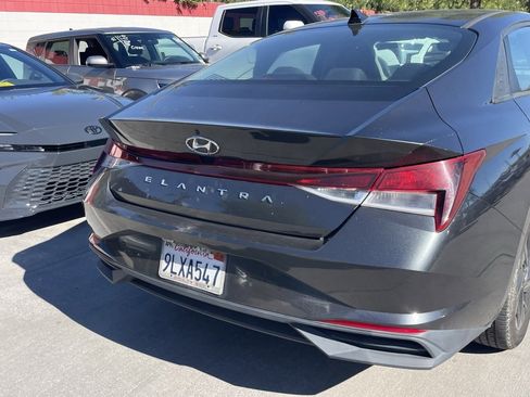 Used 2023 Hyundai Elantra SEL image 4