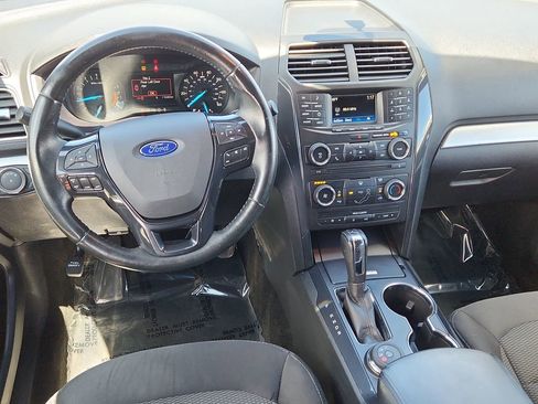 Used 2017 Ford Explorer XLT AWD/4WD image 11
