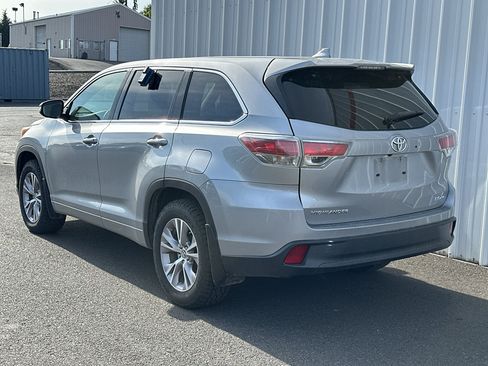 Used 2016 Toyota Highlander Plus AWD/4WD image 4