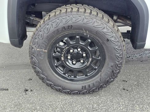 New 2024 GMC Sierra 1500 AT4X w/ AT4X AEV Edition image 9