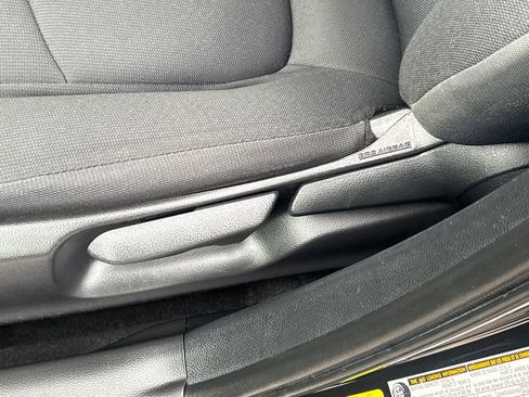 Used 2020 Toyota Corolla LE FWD image 48