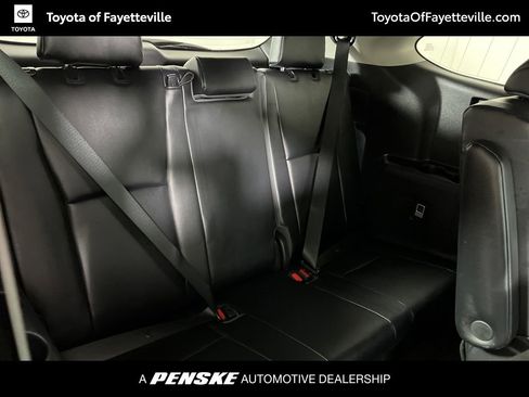Used 2023 Toyota Highlander XLE image 12