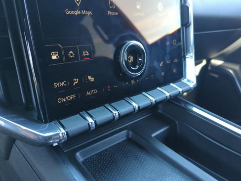 Used 2024 GMC Acadia Elevation image 12