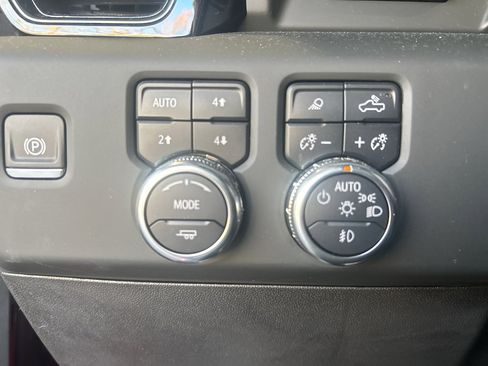 Used 2024 GMC Sierra 2500 AT4X image 25