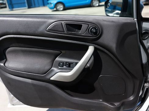 Used 2013 Ford Fiesta SE image 40