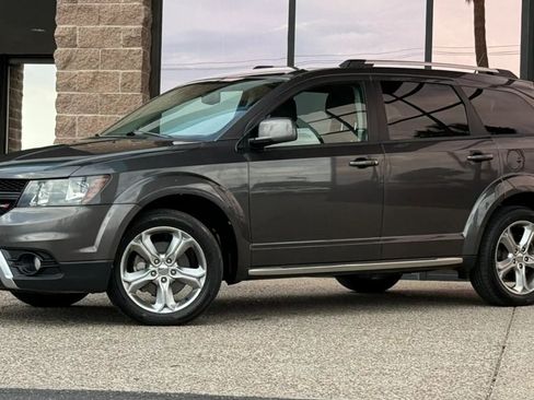 Used 2017 Dodge Journey Crossroad FWD image 4