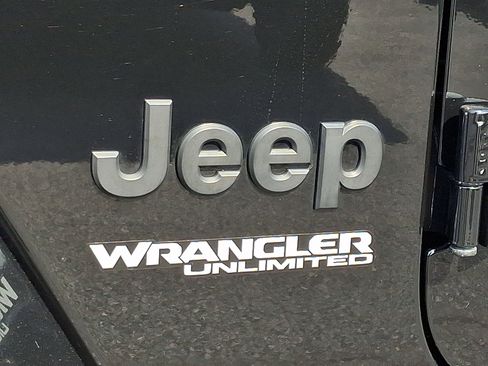 Certified 2022 Jeep Wrangler Unlimited Sahara AWD/4WD image 29