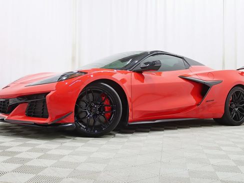 Used 2024 Chevrolet Corvette Z06 w/ Z07 Performance Package RWD image 2