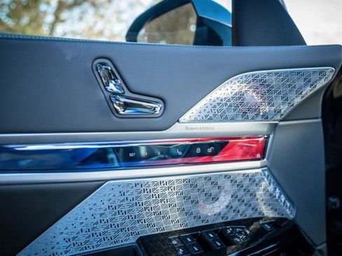 Used 2023 BMW i7 xDrive60 w/ Executive Package 2 image 48