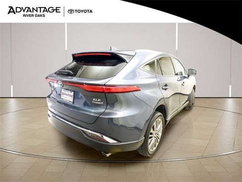 Certified 2022 Toyota Venza XLE image 7