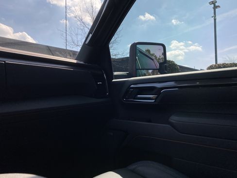 Used 2025 GMC Sierra 2500 AT4 w/ AT4 Premium Plus Package image 19