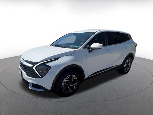 Used 2025 Kia Sportage LX image 8