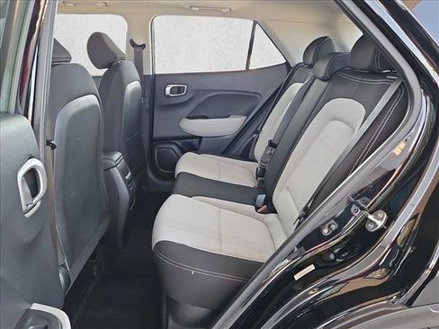 Used 2025 Hyundai Venue SEL FWD image 19