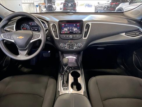 Used 2025 Chevrolet Malibu LT image 6