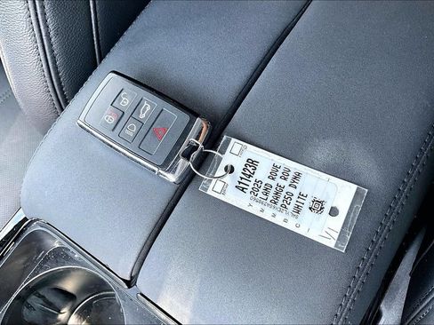 Used 2025 Land Rover Range Rover Velar Dynamic SE AWD/4WD image 26