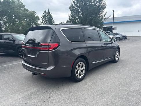 Used 2022 Chrysler Pacifica Limited FWD image 5