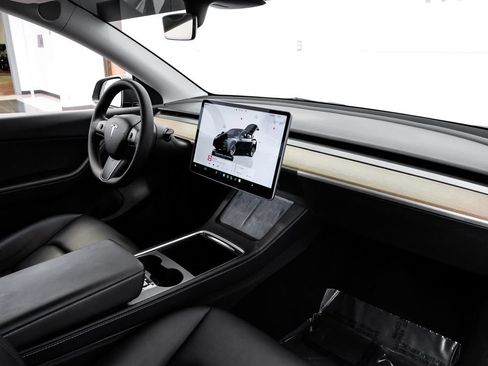 Used 2022 Tesla Model Y Long Range AWD/4WD image 12