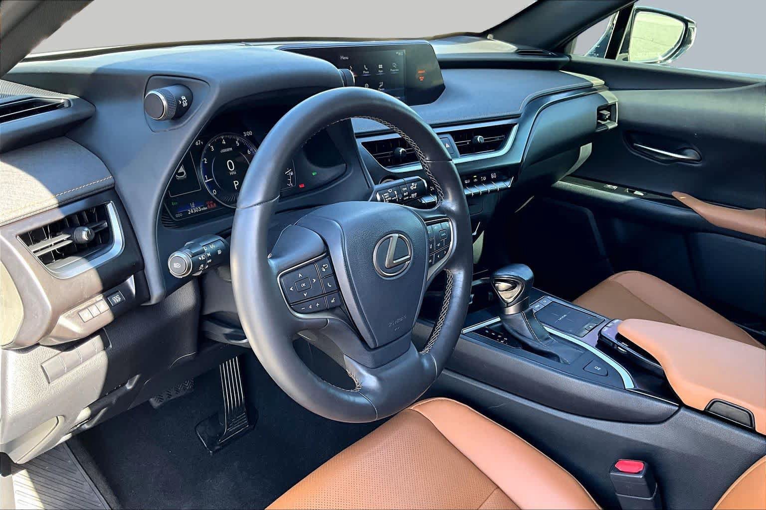 Used 2019 Lexus UX 200 w/ Premium Package FWD image 16