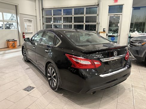 Used 2017 Nissan Altima 2.5 SL w/ Moonroof Package image 6